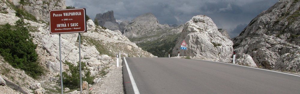 Berge und Pässe der Alpen